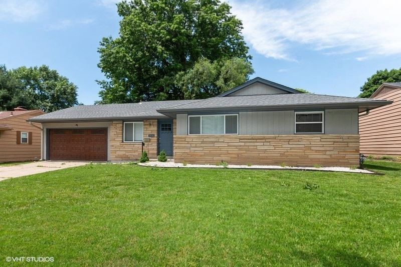 7836 Ward Pw, Kansas City, MO 64114