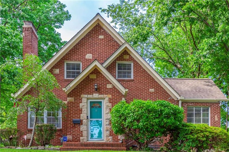600 E 66th St, Kansas City, MO 64131