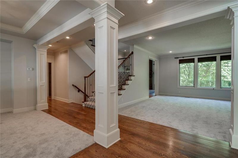 9402 W 161st Ter, Overland Park, KS 66085