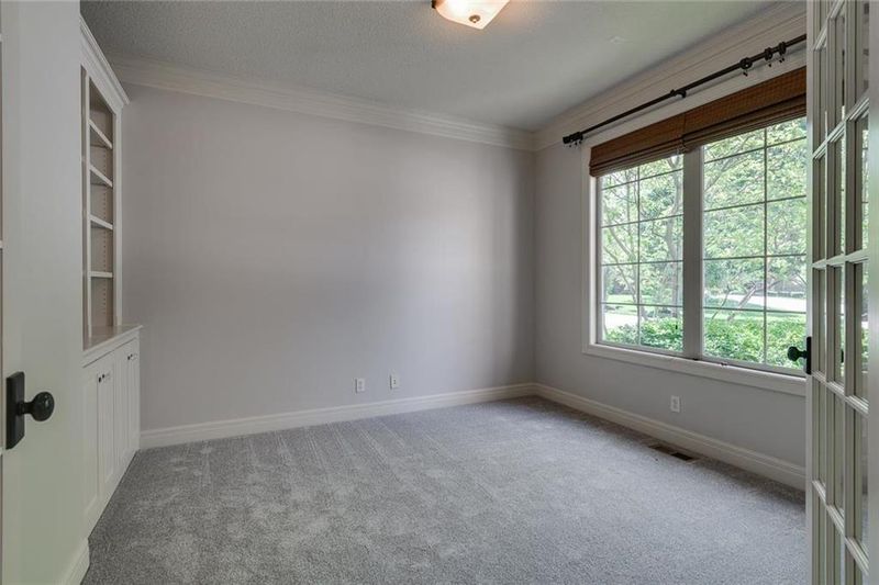 9402 W 161st Ter, Overland Park, KS 66085