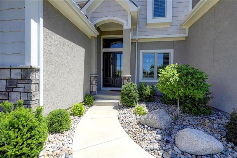 16261 Canterbury Rd, Overland Park, KS 66085