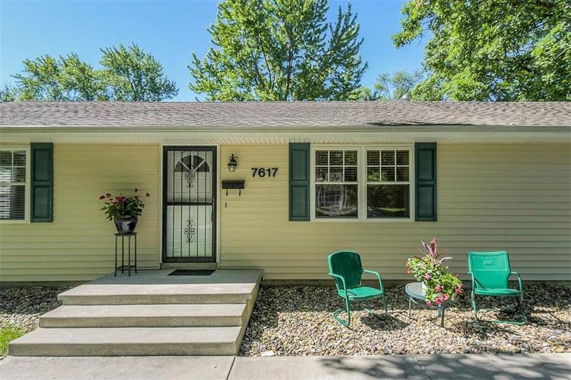 7617 W 64th St, Overland Park, KS 66202