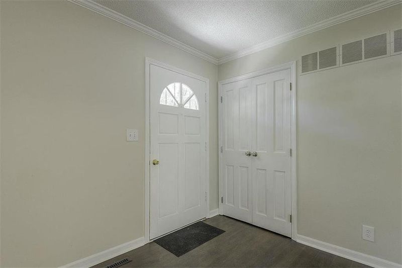 7617 W 64th St, Overland Park, KS 66202