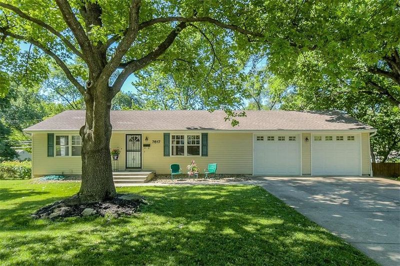 7617 W 64th St, Overland Park, KS 66202