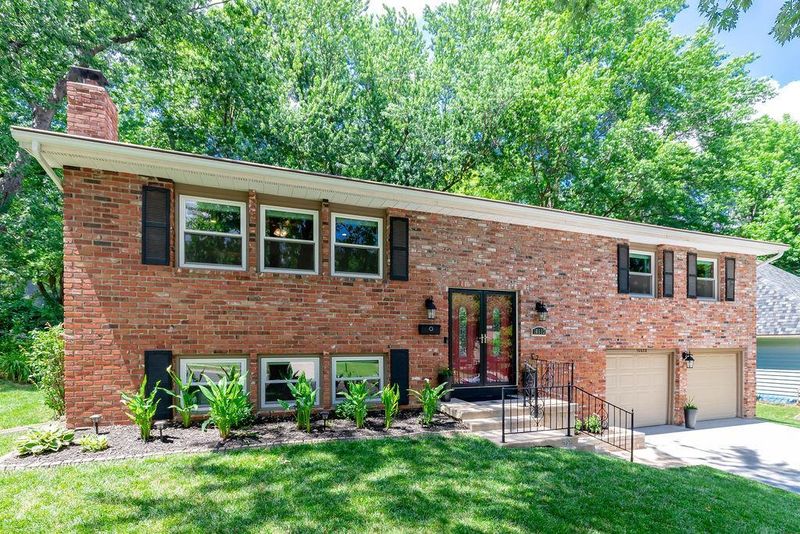 10602 W 97th St, Overland Park, KS 66214