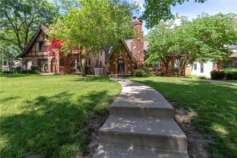 604 E 71st Ter, Kansas City, MO 64131