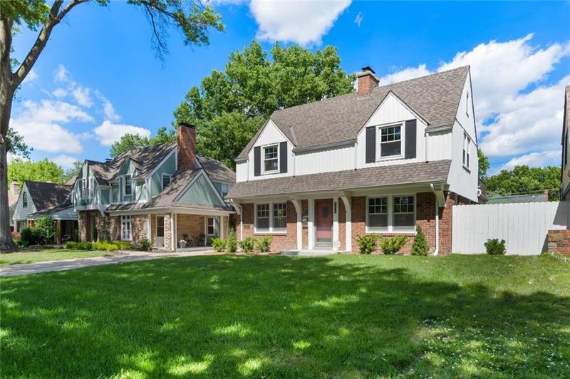 7419 Holmes Rd, Kansas City, MO 64131