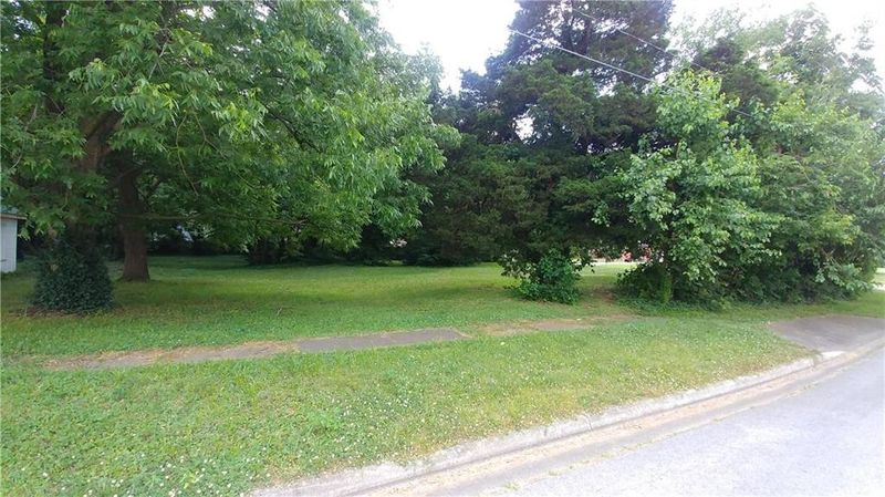 Hickory St, Nevada, MO 64772