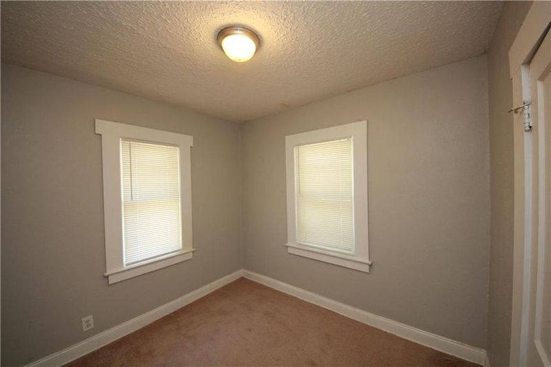 1205 E 79th St, Kansas City, MO 64131