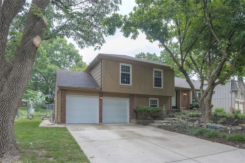 10808 W 95th Ter, Overland Park, KS 66214