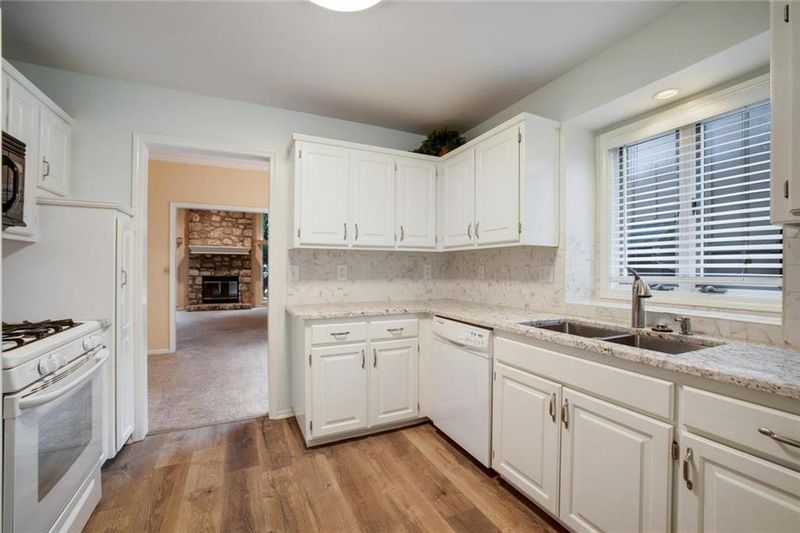 12003 Hemlock St, Overland Park, KS 66213