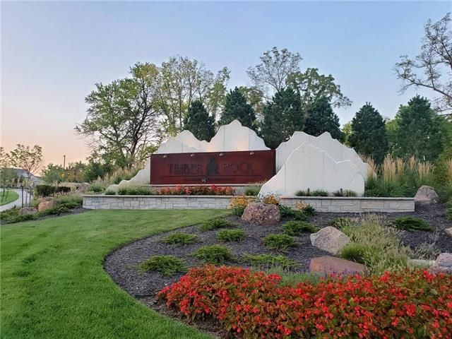 9400 Edgemere Dr, Lenexa, KS 66220