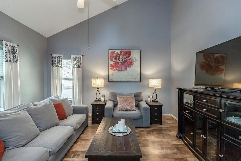 9005 Main St, Kansas City, MO 64114