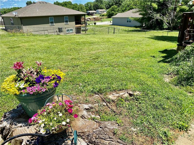 5301 Red Barn Ln, St Joseph, MO 64503
