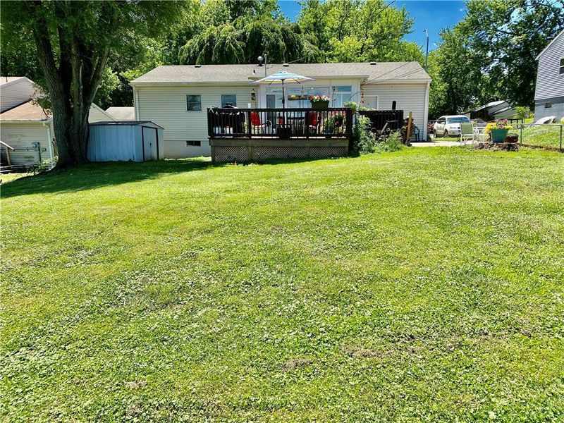 5301 Red Barn Ln, St Joseph, MO 64503