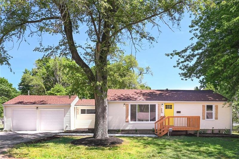 106 W 84th Ter, Kansas City, MO 64114