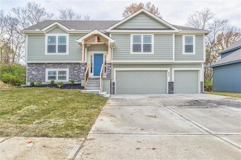 11735 N Laurel Ave, Kansas City, MO 64157