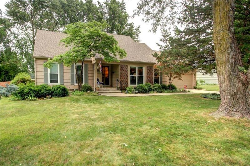 10101 Floyd St, Overland Park, KS 66212