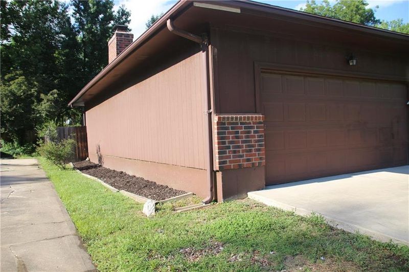 9306 E 83rd St, Raytown, MO 64138