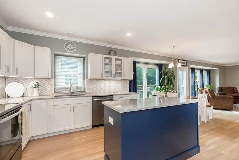 11401 W 114th Ter, Overland Park, KS 66210