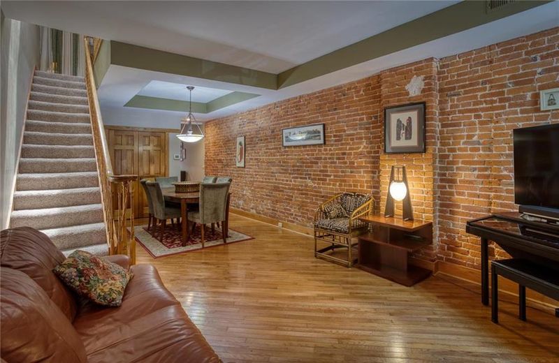 11 E 29th St, Kansas City, MO 64108