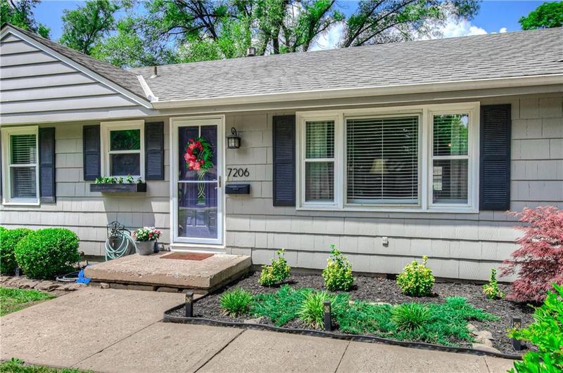 7206 Dearborn St, Overland Park, KS 66204