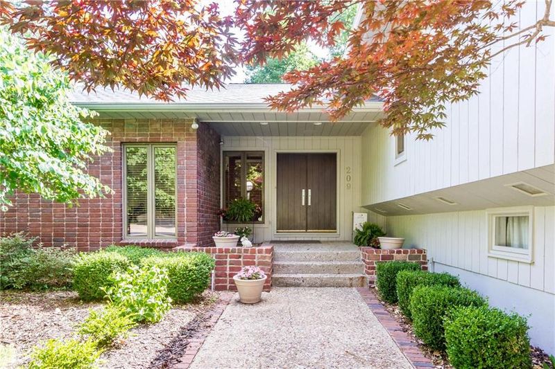 209 W 128 St, Kansas City, MO 64145