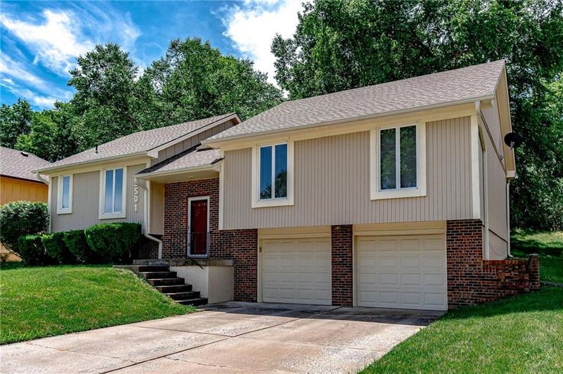9501 E 90th Ter, Kansas City, MO 64138
