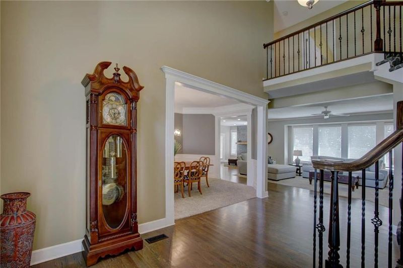 6021 Lone Elm St, Shawnee, KS 66218