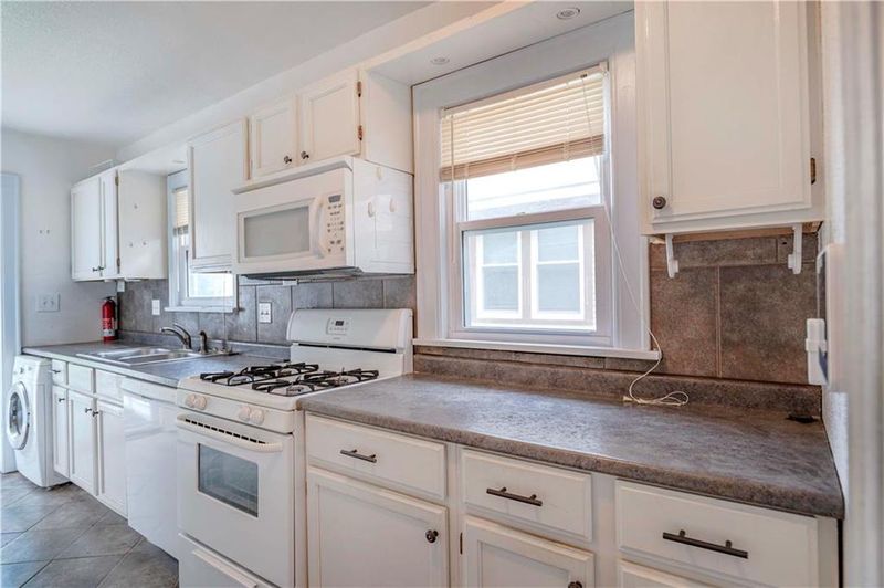 6016 Forest Ave, Kansas City, MO 64110