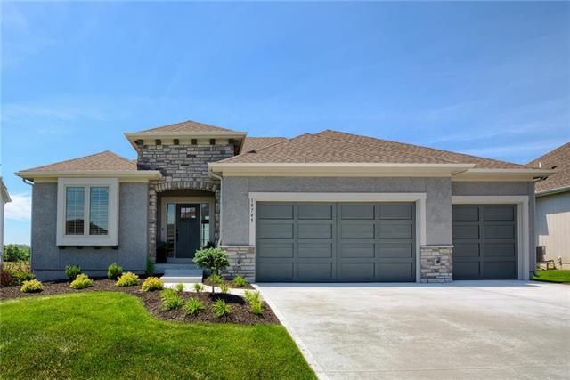 15698 W 165th St, Olathe, KS 66062