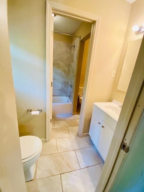 8401 E 109th Ter, Kansas City, MO 64134