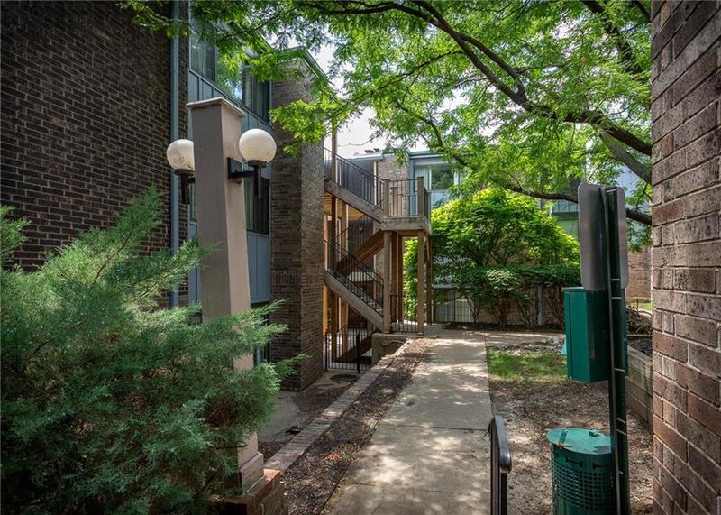 104 E 41st Building D St #9, Kansas City, MO 64111
