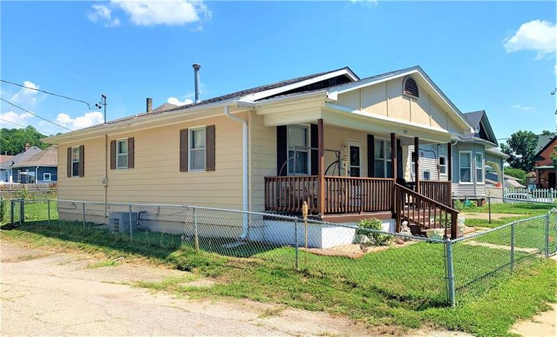 5611 Gordon Ave, St Joseph, MO 64504