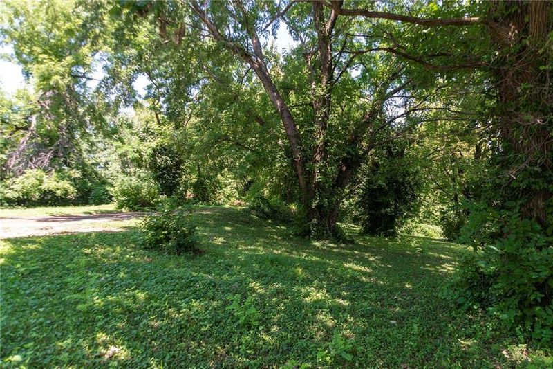 8660-2 E 26th St, Kansas City, MO 64129