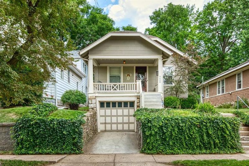 4408 Terrace St, Kansas City, MO 64111