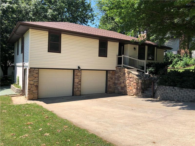 6106 Shetland St, St Joseph, MO 64506