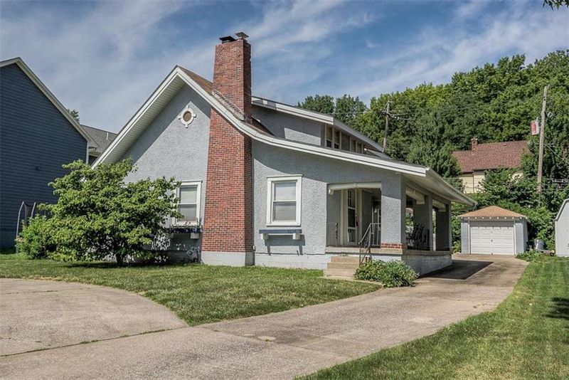 6236 Oak St, Kansas City, MO 64113