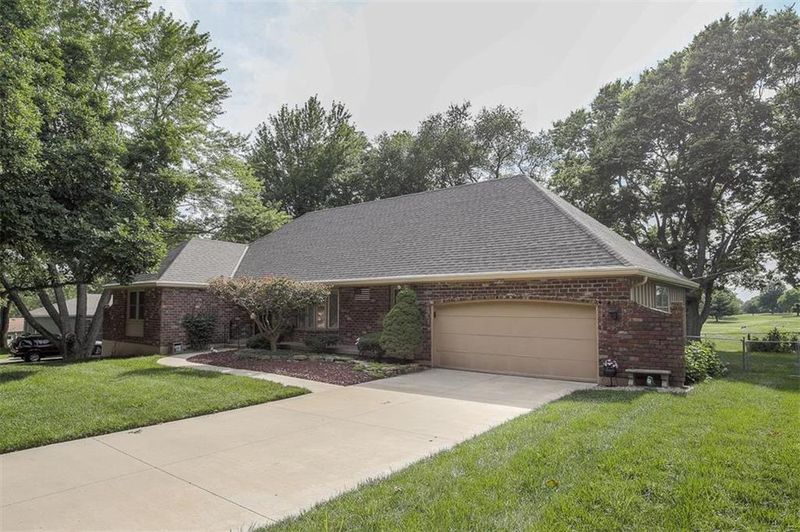 4826 Hedges Ave, Kansas City, MO 64133