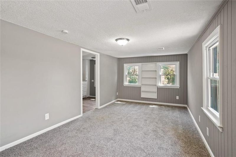 1230 E 84th St, Kansas City, MO 64131