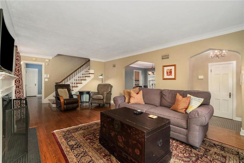 631 E 74th St, Kansas City, MO 64131