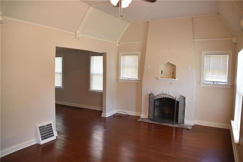 1134 E 75th Ter, Kansas City, MO 64131