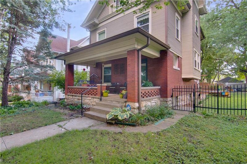 4138 Campbell St, Kansas City, MO 64110