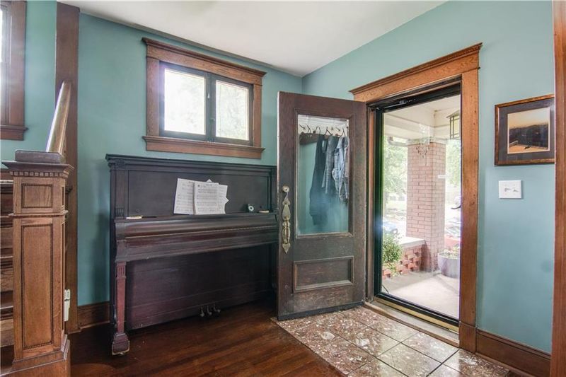 4138 Campbell St, Kansas City, MO 64110