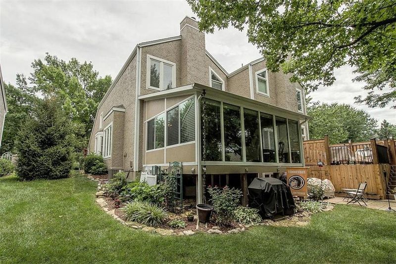 12508 Barkley St, Overland Park, KS 66209