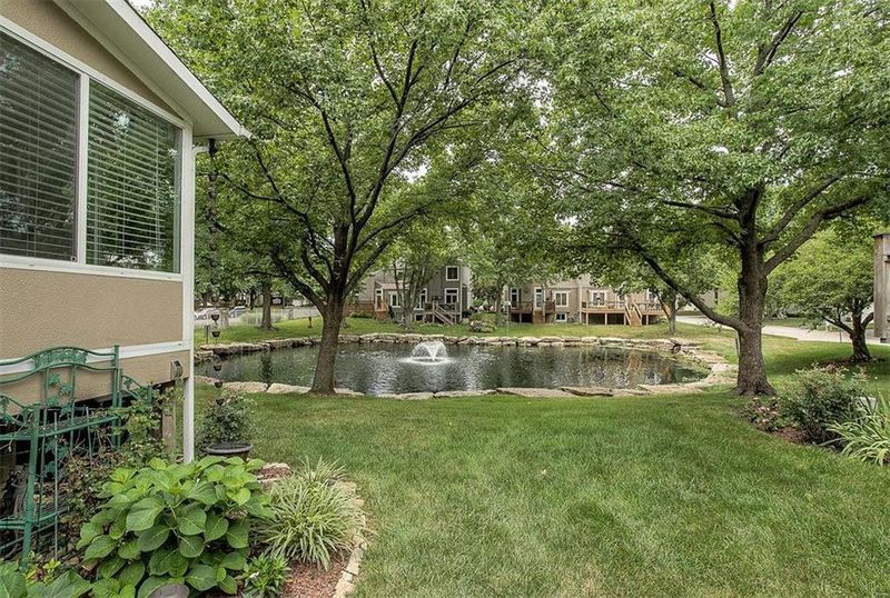 12508 Barkley St, Overland Park, KS 66209