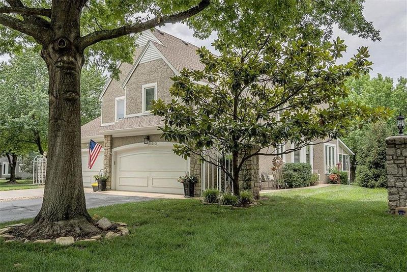 12508 Barkley St, Overland Park, KS 66209