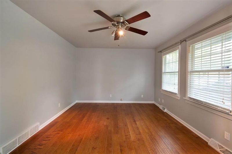7501 E 76th St, Kansas City, MO 64138
