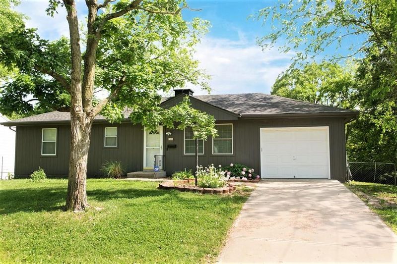 7501 E 76th St, Kansas City, MO 64138