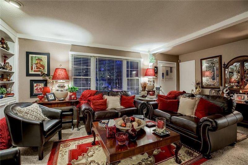 8838 Daniel Boone Rd, Kansas City, MO 64114